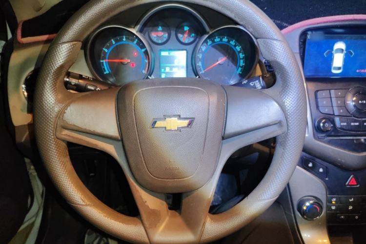 Used Chevrolet Cruze 2015 1.5L Classic SE MT Steering Wheel
