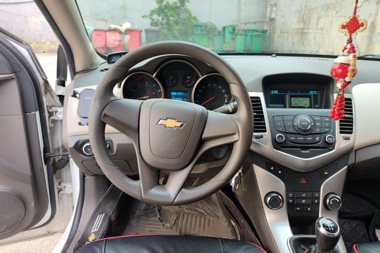 Used Chevrolet Cruze 2015 1.5L Classic SL MT Steering Wheel