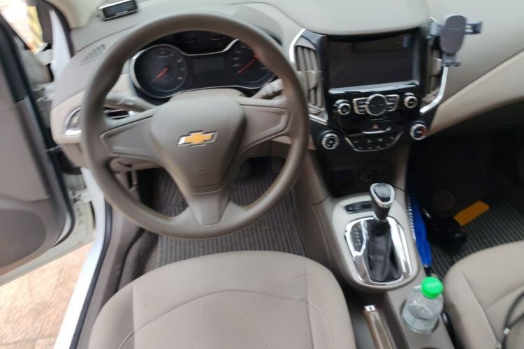 Used Chevrolet Cruze 2015 1.5L Automatic Fashion Navigation Edition Steering Wheel