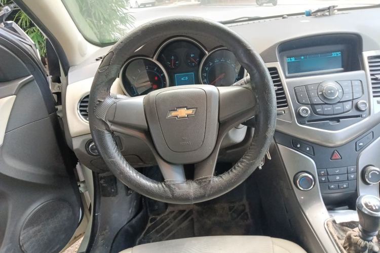 Used Chevrolet Cruze 2015 1.5L Classic SE MT Steering Wheel