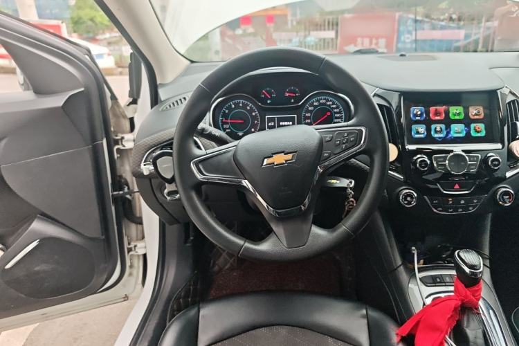 Used Chevrolet Cruze 2015 1.5L Automatic Luxury Edition Steering Wheel