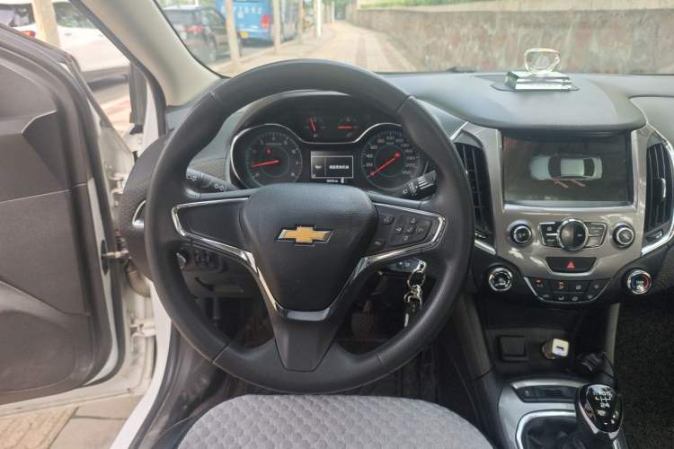 Used Chevrolet Cruze 2015 1.5L Manual Elite Edition Steering Wheel