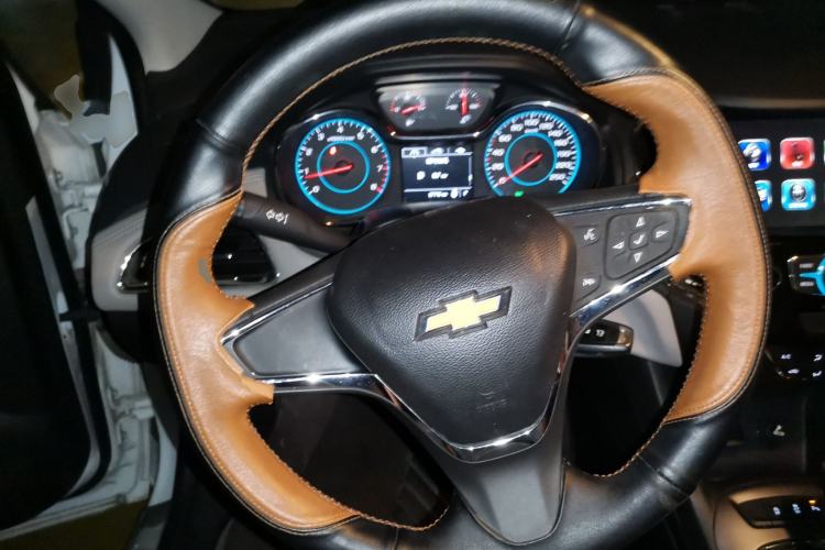 Used Chevrolet Cruze 2015 1.5L Automatic Luxury Edition Steering Wheel