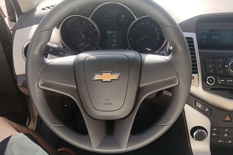 Used Chevrolet Cruze 2015 1.5L Classic SL MT Steering Wheel
