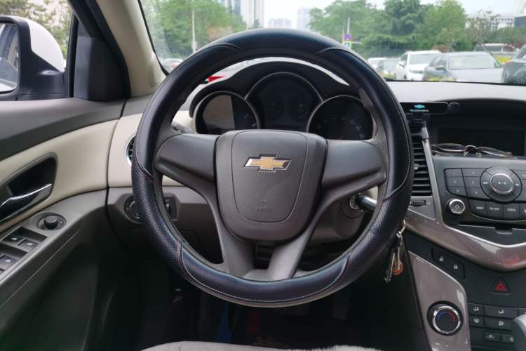 Used Chevrolet Cruze 2015 1.5L Classic SE AT Steering Wheel