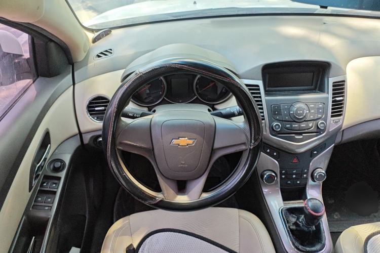 Used Chevrolet Cruze 2015 1.5L Classic SE MT Steering Wheel
