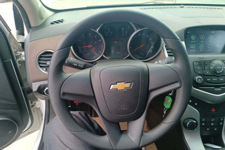 Used Chevrolet Cruze 2015 Hatchback 1.6L Manual Comfort Edition Steering Wheel
