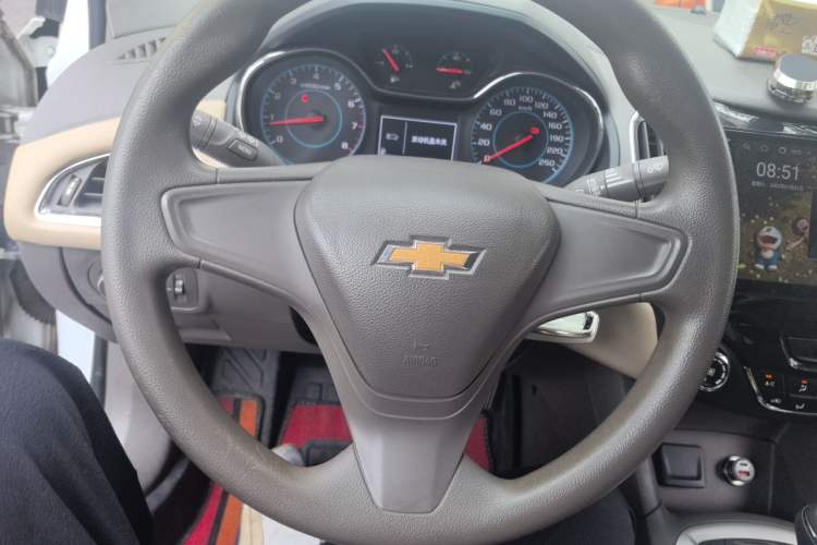 Used Chevrolet Cruze 2015 1.5L Automatic Fashion Navigation Edition Steering Wheel