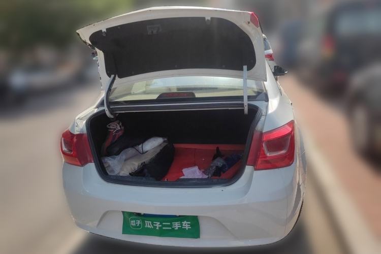 Used Chevrolet Cruze 2015 1.5L Classic SE MT Trunk