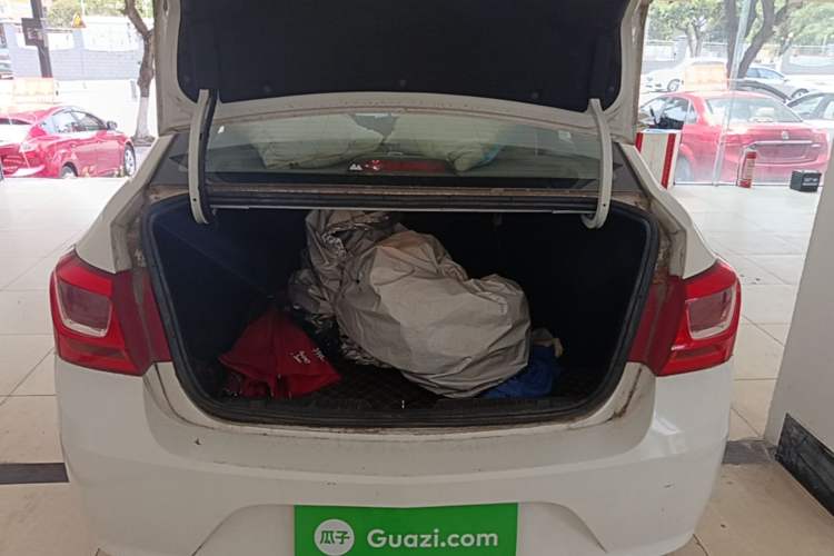 Used Chevrolet Cruze 2015 1.5L Classic SE MT Trunk