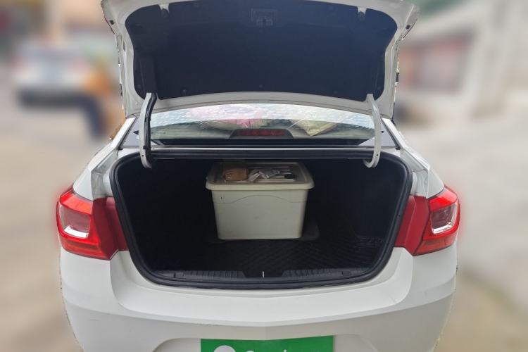 Used Chevrolet Cruze 2015 1.5L Classic SE MT Trunk