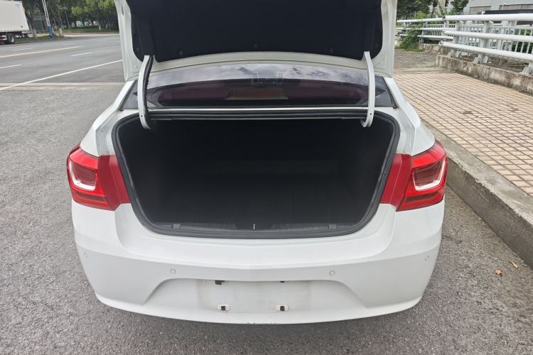 Used Chevrolet Cruze 2015 1.5L Classic SE AT Trunk