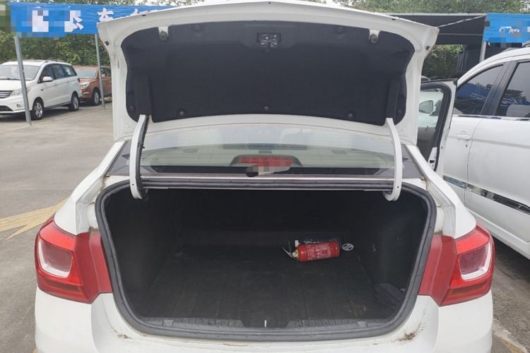 Used Chevrolet Cruze 2015 1.5L Classic SE MT Trunk