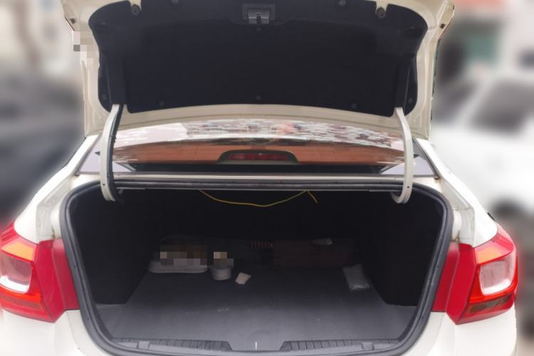 Used Chevrolet Cruze 2015 1.5L Classic SE MT Trunk