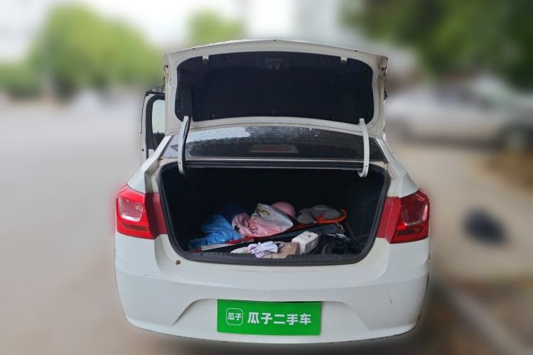 Used Chevrolet Cruze 2015 1.5L Classic SE MT Trunk
