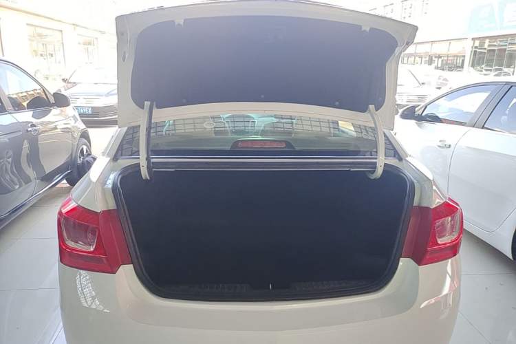 Used Chevrolet Cruze 2015 1.5L Classic SL MT Trunk
