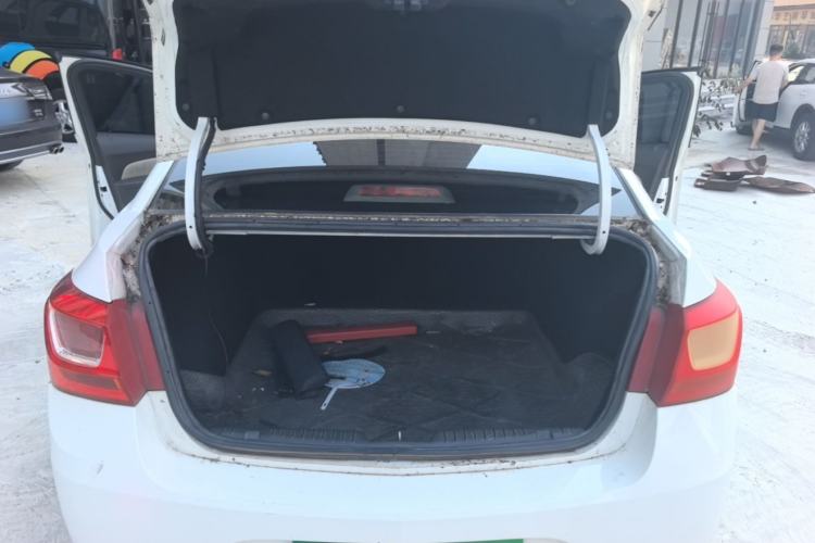 Used Chevrolet Cruze 2015 1.5L Classic SE MT Trunk