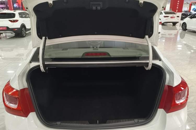 Used Chevrolet Cruze 2015 1.5L Classic SE AT Trunk