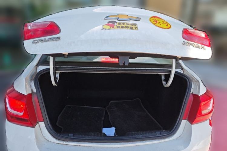 Used Chevrolet Cruze 2015 1.5L Classic SE MT Trunk