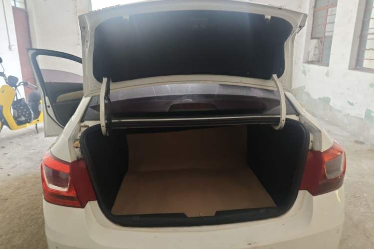 Used Chevrolet Cruze 2015 1.5L Classic SE AT Trunk