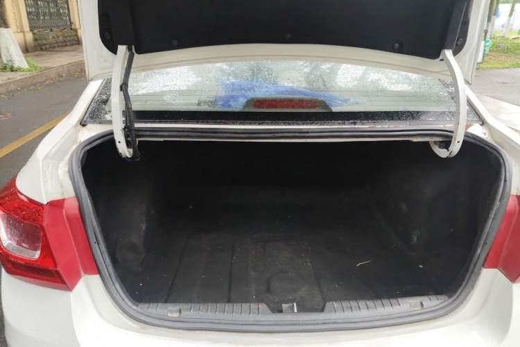 Used Chevrolet Cruze 2015 1.5L Classic SE AT Trunk
