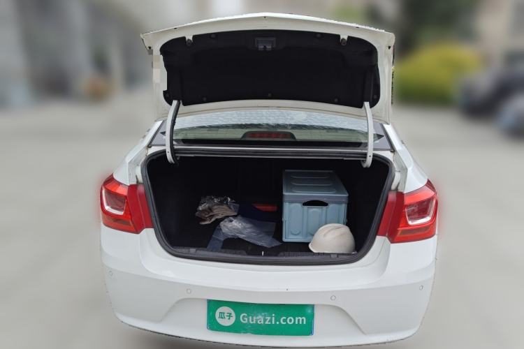 Used Chevrolet Cruze 2015 1.5L Classic SE AT Trunk