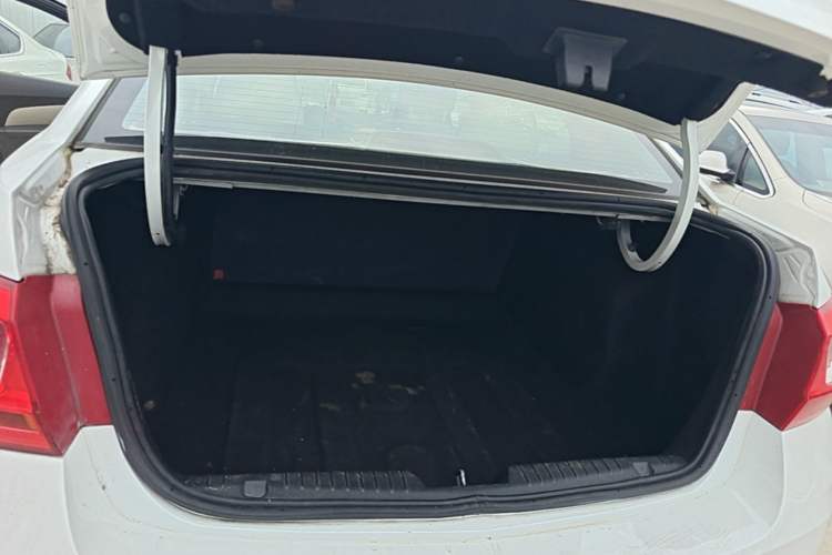 Used Chevrolet Cruze 2015 1.5L Classic SE AT Trunk