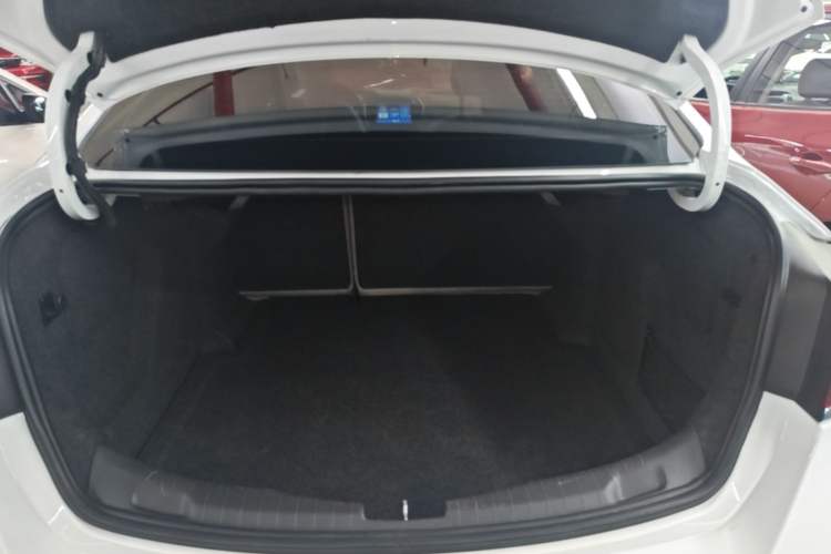 Used Chevrolet Cruze 2015 1.5L Automatic Luxury Edition Trunk