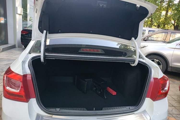 Used Chevrolet Cruze 2015 1.5L Classic SE AT Trunk