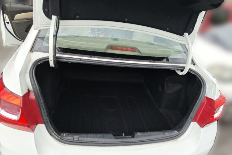 Used Chevrolet Cruze 2015 1.5L Classic SL MT Trunk