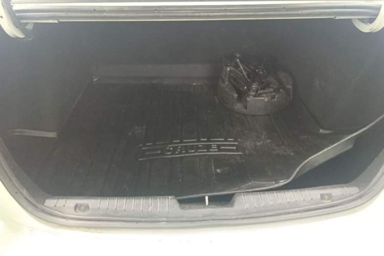 Used Chevrolet Cruze 2015 1.5L Classic SL MT Trunk