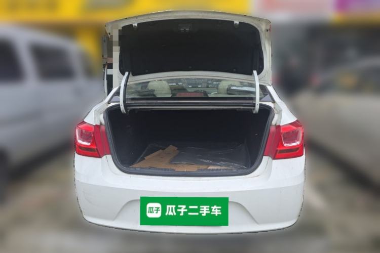 Used Chevrolet Cruze 2015 1.5L Classic SE MT Trunk