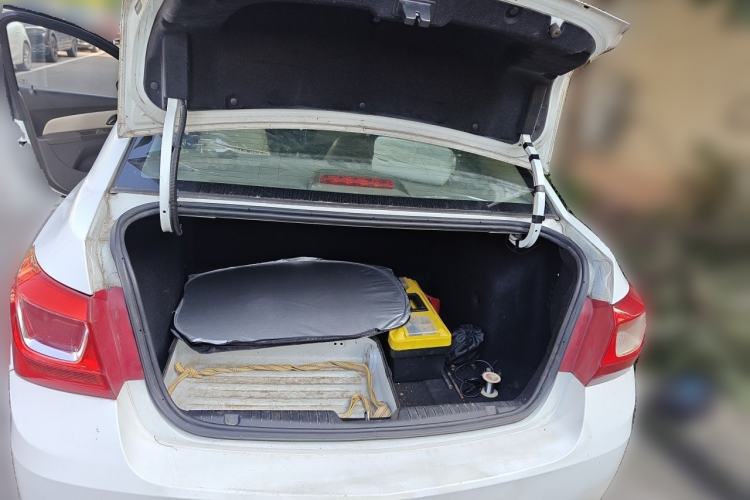 Used Chevrolet Cruze 2015 1.5L Classic SL MT Trunk