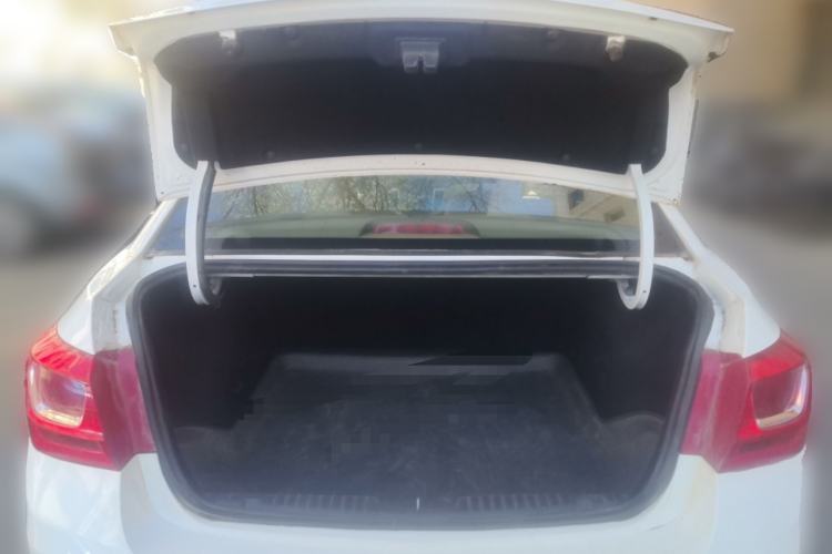 Used Chevrolet Cruze 2015 1.5L Classic SL MT Trunk