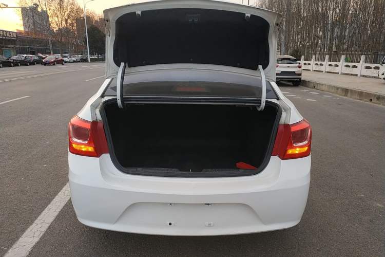 Used Chevrolet Cruze 2015 1.5L Classic SL MT Trunk
