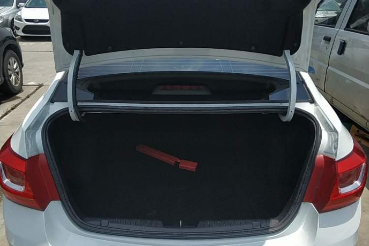Used Chevrolet Cruze 2015 1.5L Classic SE AT Trunk