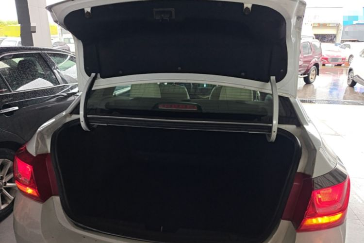 Used Chevrolet Cruze 2015 1.5L Classic SL MT Trunk
