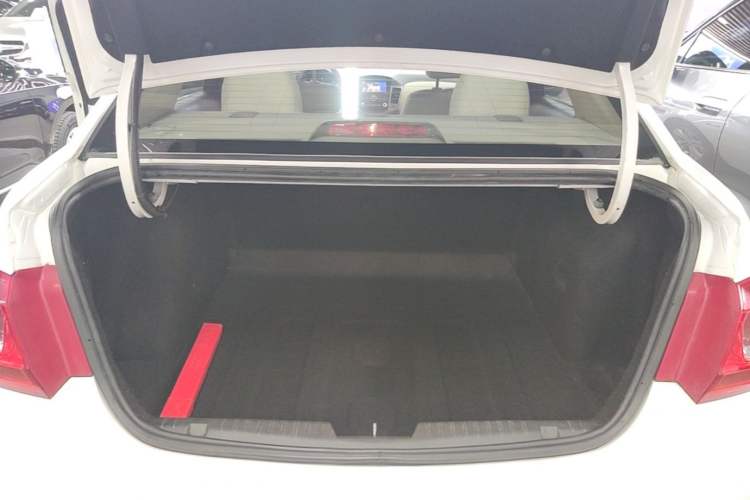 Used Chevrolet Cruze 2015 1.5L Classic SE MT Trunk