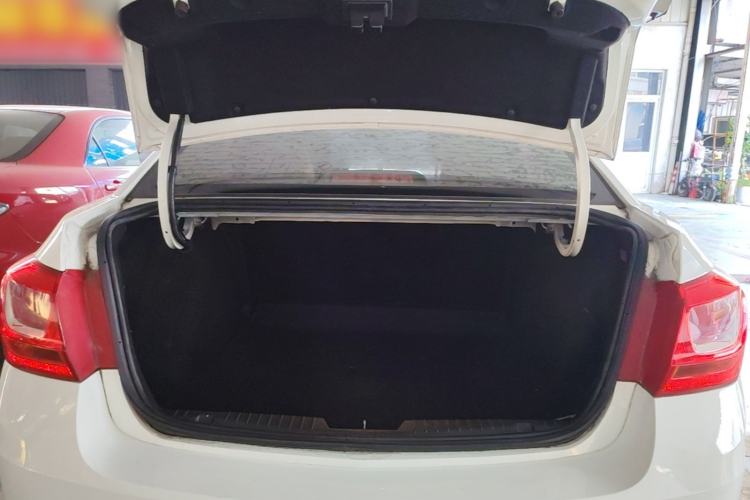 Used Chevrolet Cruze 2015 1.5L Classic SE MT Trunk