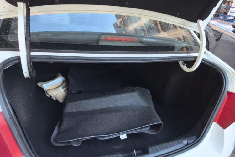 Used Chevrolet Cruze 2015 1.5L Classic SE MT Trunk