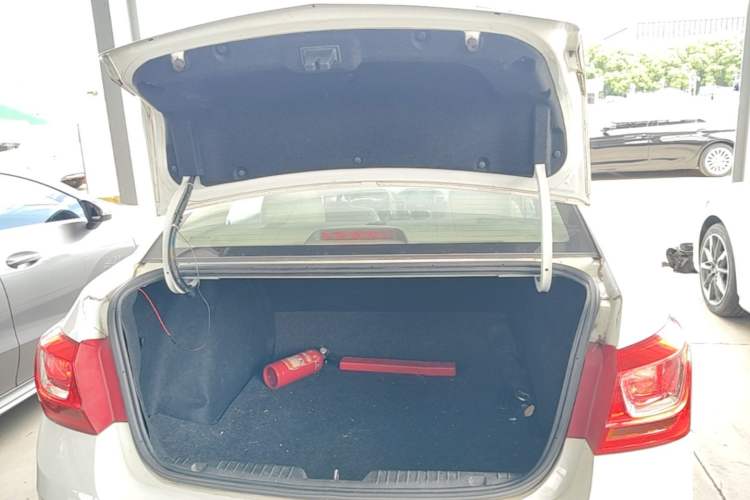 Used Chevrolet Cruze 2015 1.5L Classic SE MT Trunk