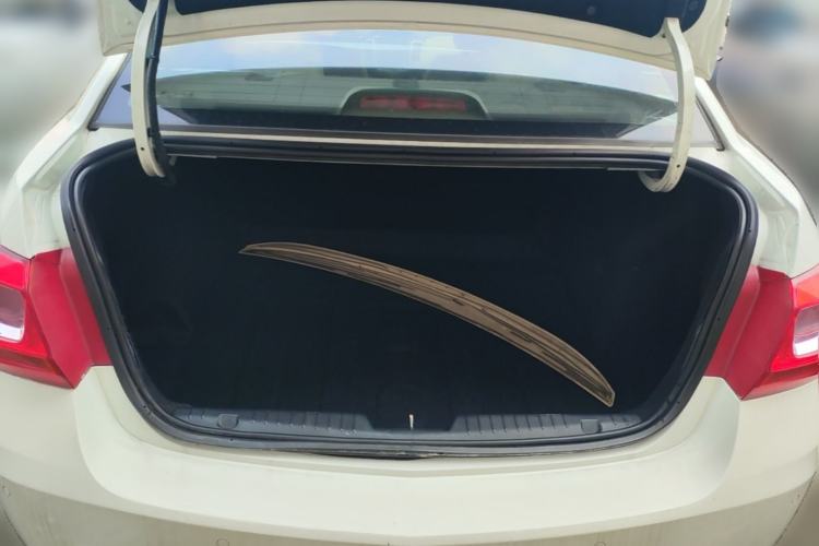 Used Chevrolet Cruze 2015 1.5L Classic SE AT Trunk