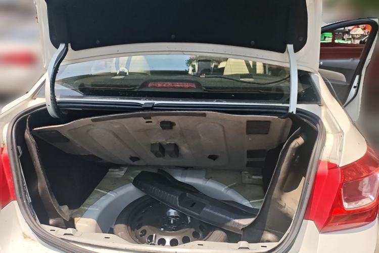 Used Chevrolet Cruze 2015 1.5L Classic SE MT Trunk