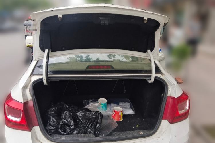 Used Chevrolet Cruze 2015 1.5L Classic SE MT Trunk