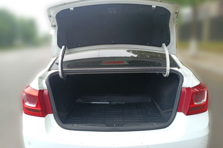 Used Chevrolet Cruze 2015 1.5L Classic SE MT Trunk