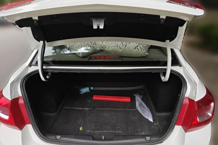Used Chevrolet Cruze 2015 1.5L Classic SE MT Trunk
