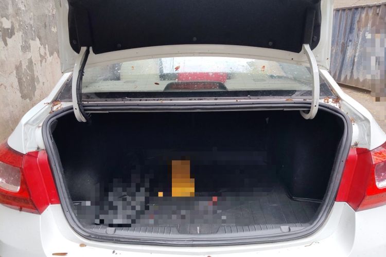 Used Chevrolet Cruze 2015 1.5L Classic SE MT Trunk