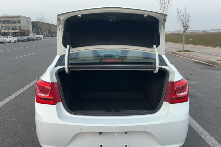 Used Chevrolet Cruze 2015 1.5L Classic SE AT Trunk