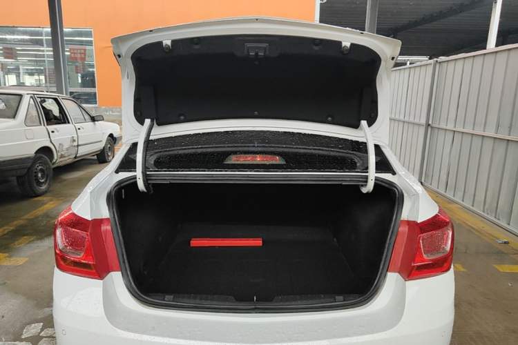 Used Chevrolet Cruze 2015 1.5L Classic SE AT Trunk