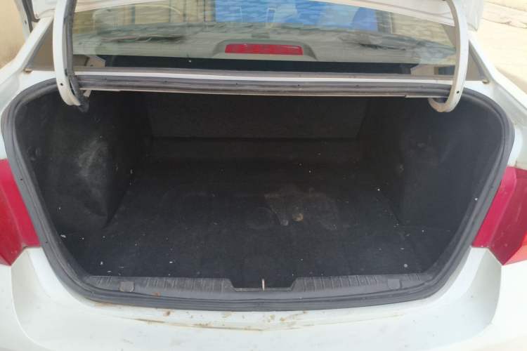 Used Chevrolet Cruze 2015 1.5L Classic SE MT Trunk